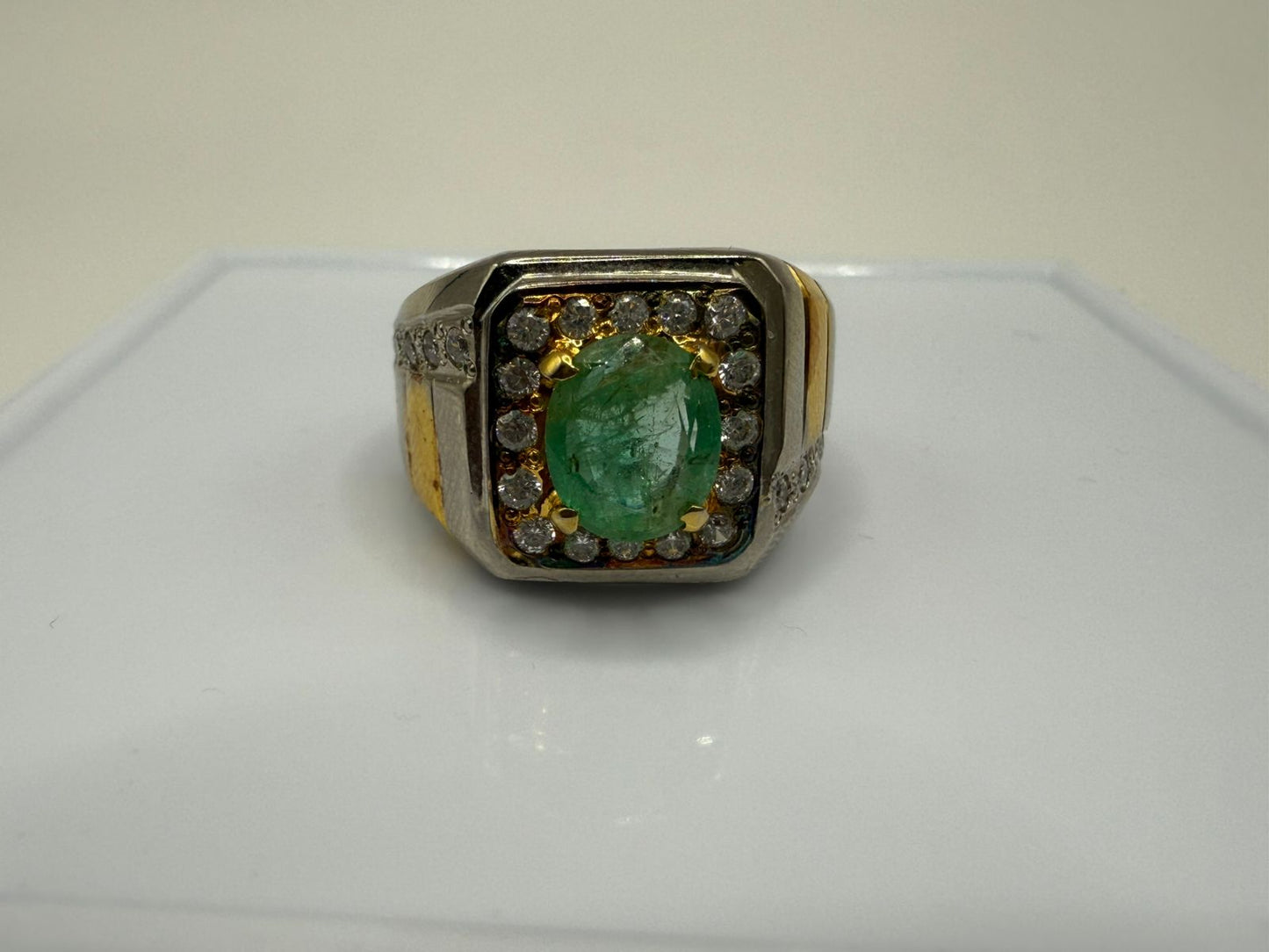 Luxury Handmade Ring with 2 carat Natural Zambian Emerald in 925 Sterling Silver