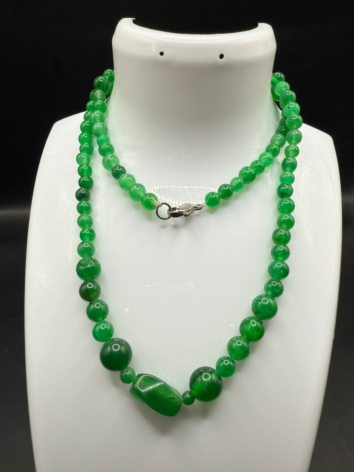 Handmade Beaded Necklace – Timeless and Versatile Style