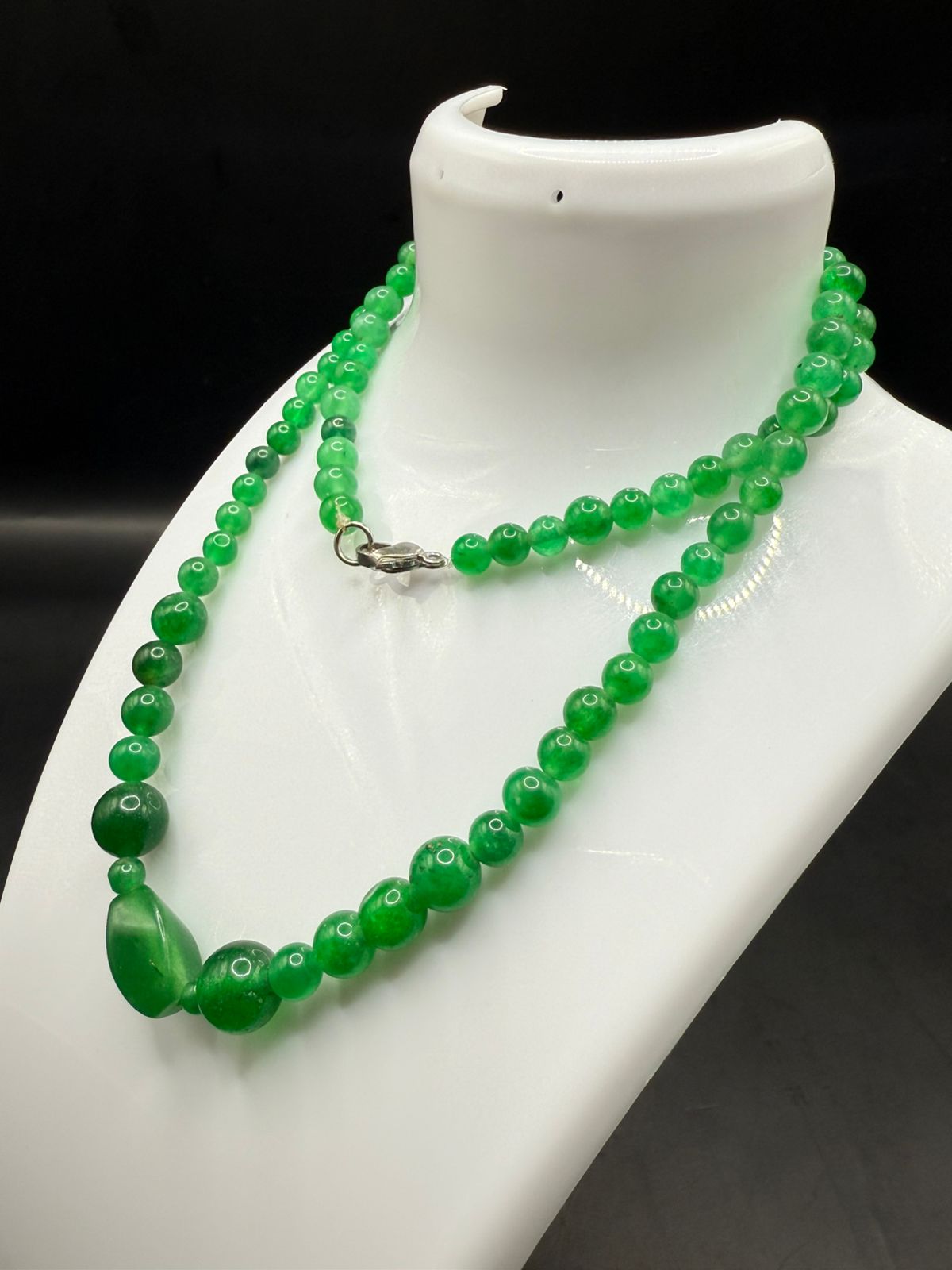 Handmade Beaded Necklace – Timeless and Versatile Style