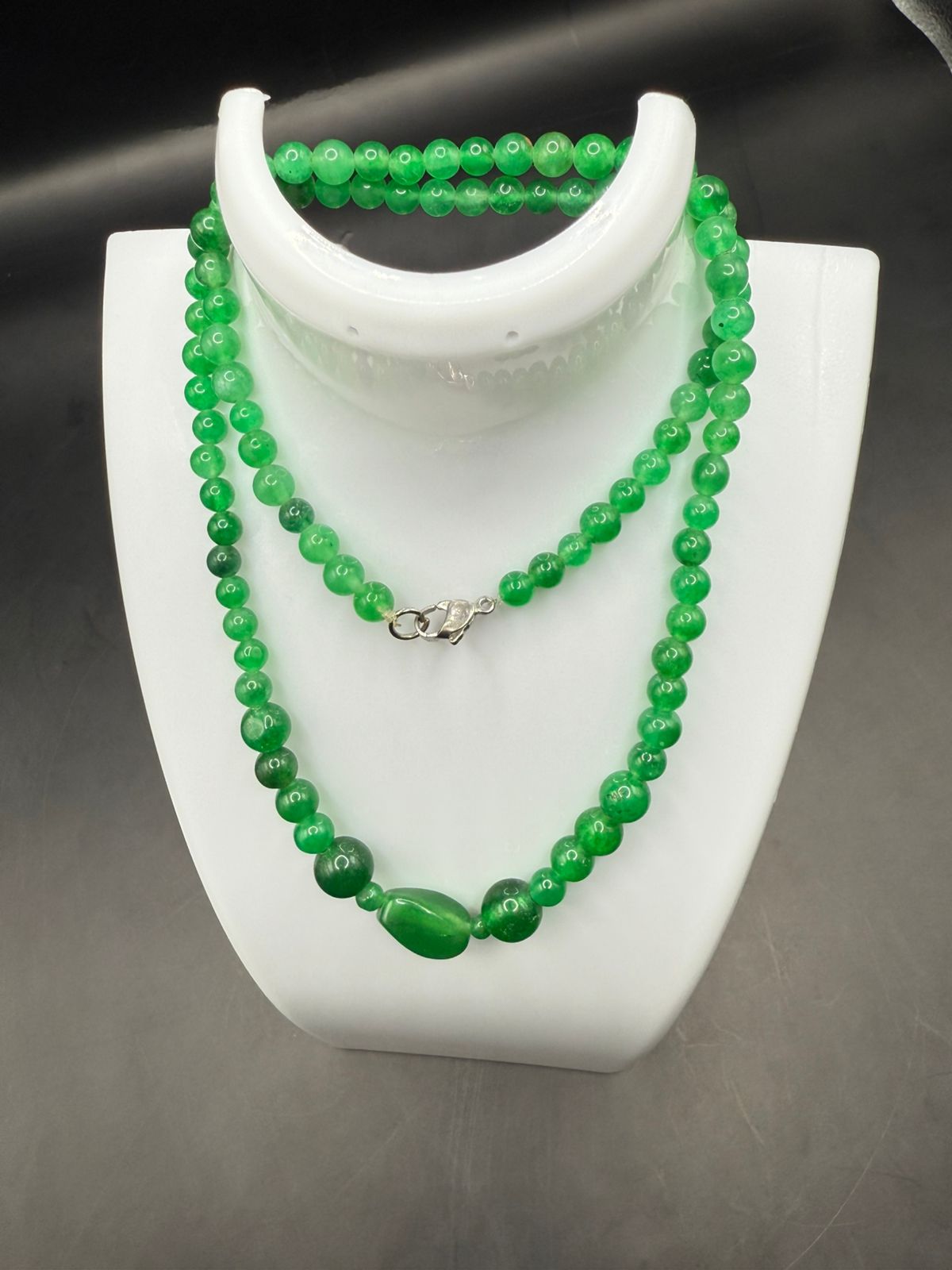 Handmade Beaded Necklace – Timeless and Versatile Style