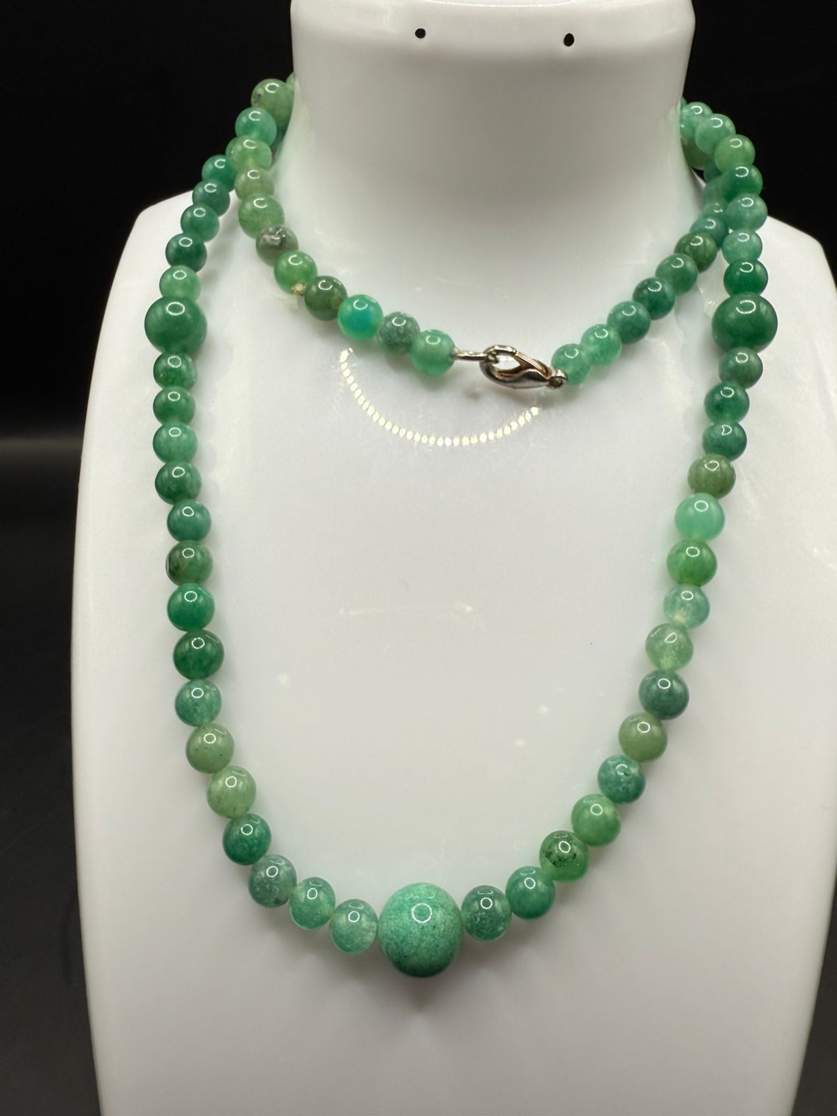 Handmade Beaded Necklace – Timeless and Versatile Style
