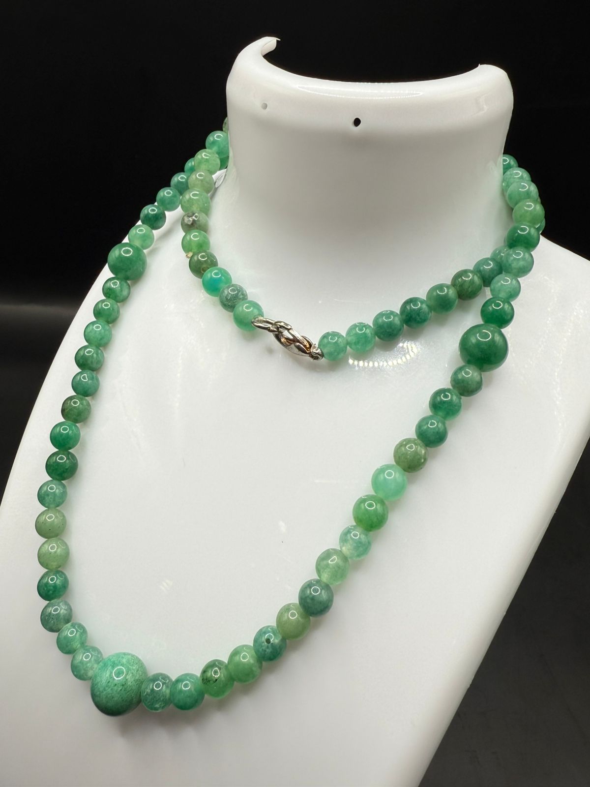 Handmade Beaded Necklace – Timeless and Versatile Style