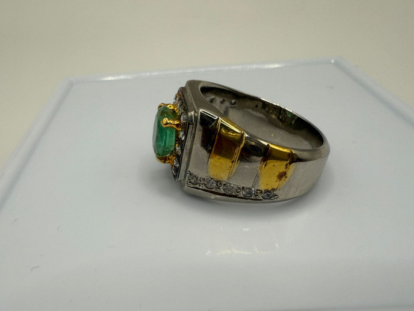 Luxury Handmade Ring with 2 carat Natural Zambian Emerald in 925 Sterling Silver