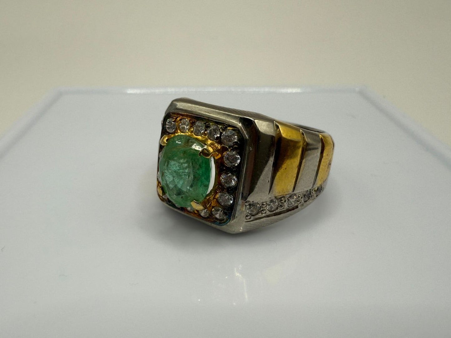 Luxury Handmade Ring with 2 carat Natural Zambian Emerald in 925 Sterling Silver
