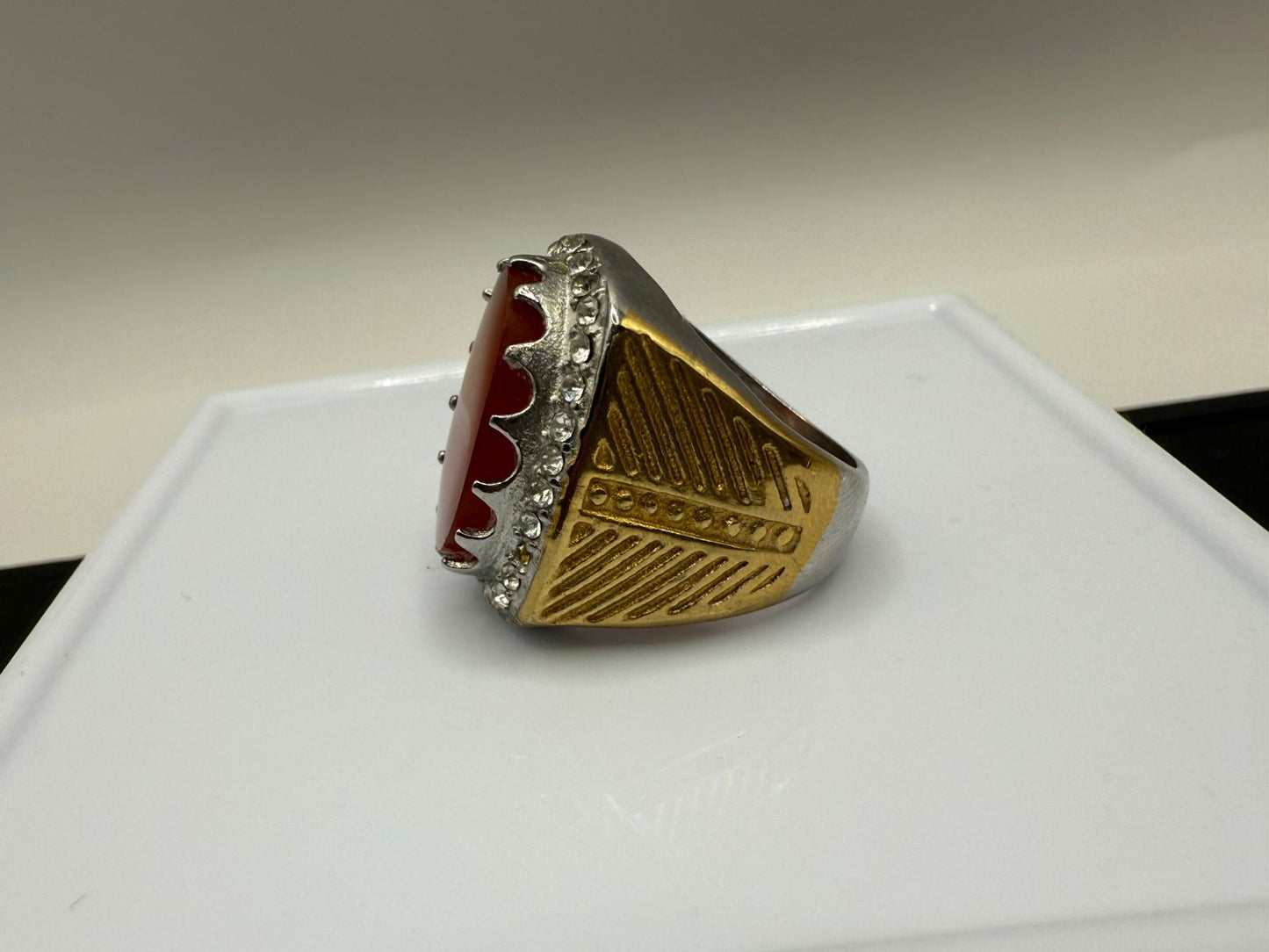 Handmade Agate Ring in Metal – Earthy Elegance