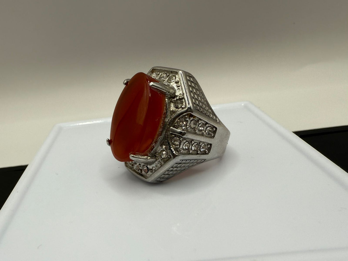 Handmade Agate Ring in Metal – Earthy Elegance