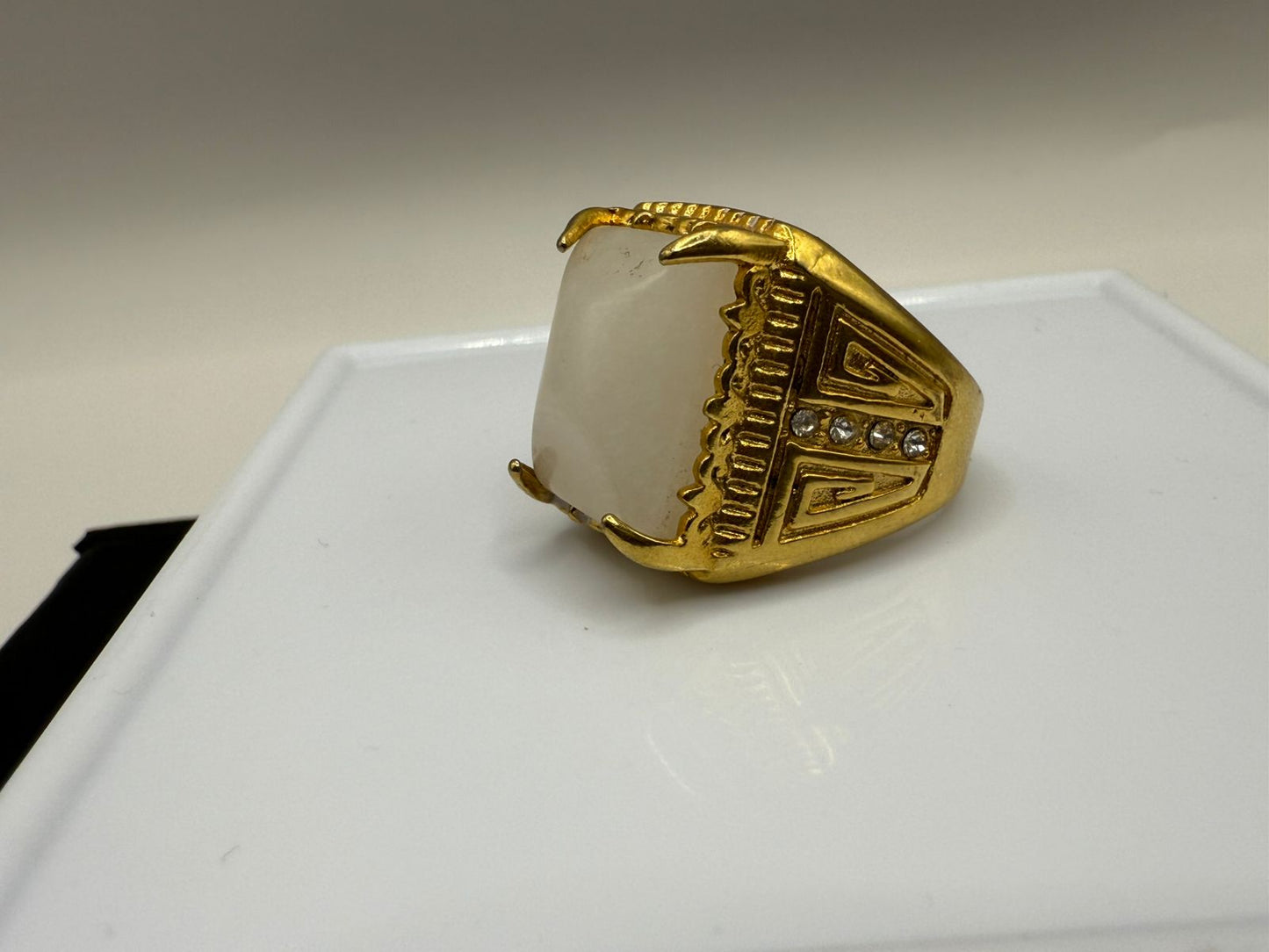 Handmade Agate Ring in Metal – Earthy Elegance