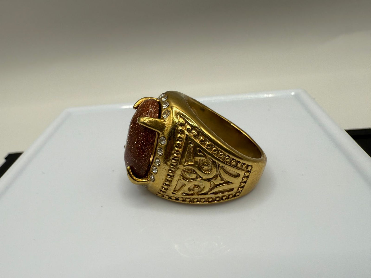 Handmade Agate Ring in Metal – Earthy Elegance