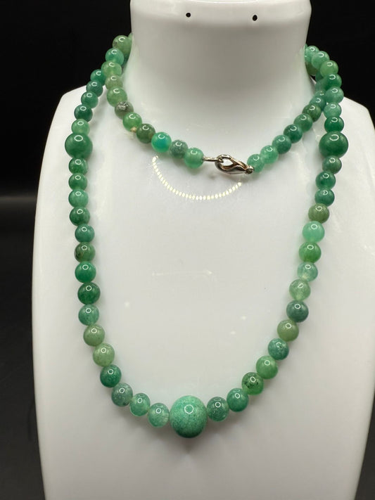 Handmade Beaded Necklace – Timeless and Versatile Style