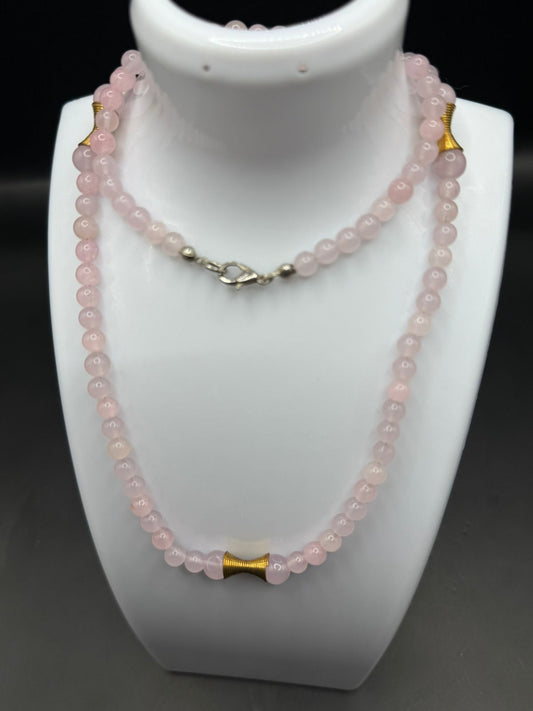 Handmade Beaded Necklace – Timeless and Versatile Style