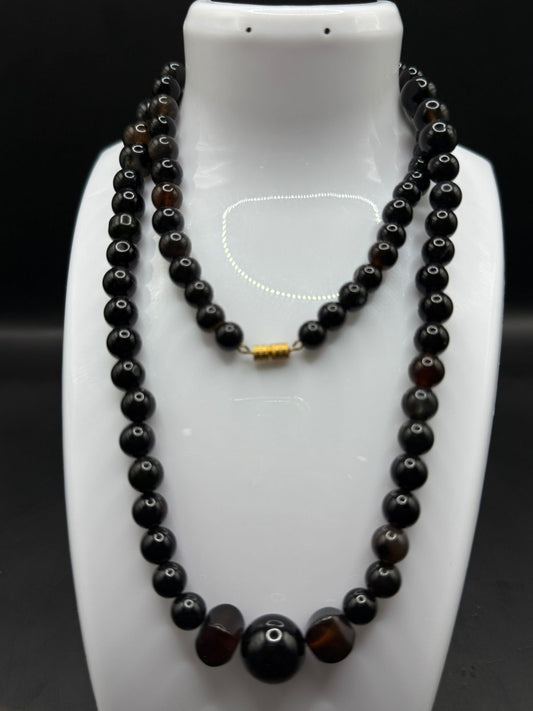 Handmade Beaded Necklace – Timeless and Versatile Style